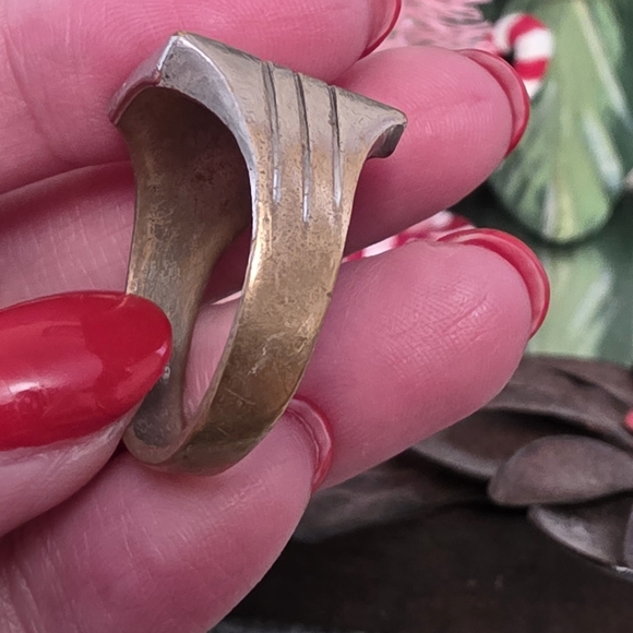 Vintage To Antique Carved Shell Roman Soldier Cameo Ring - Picture 8 of 13